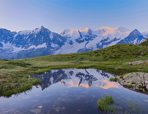 La neutralidad climática: Precioso paisaje montañoso sin contaminación.