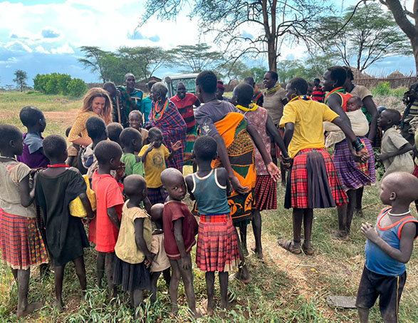 Karimojong en torno al lugar de perforación del pozo